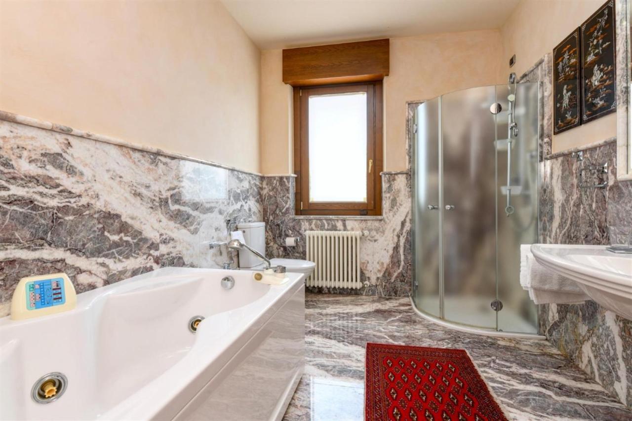 Private Luxury Villa With Pool モニーガ・デル・ガルダ エクステリア 写真