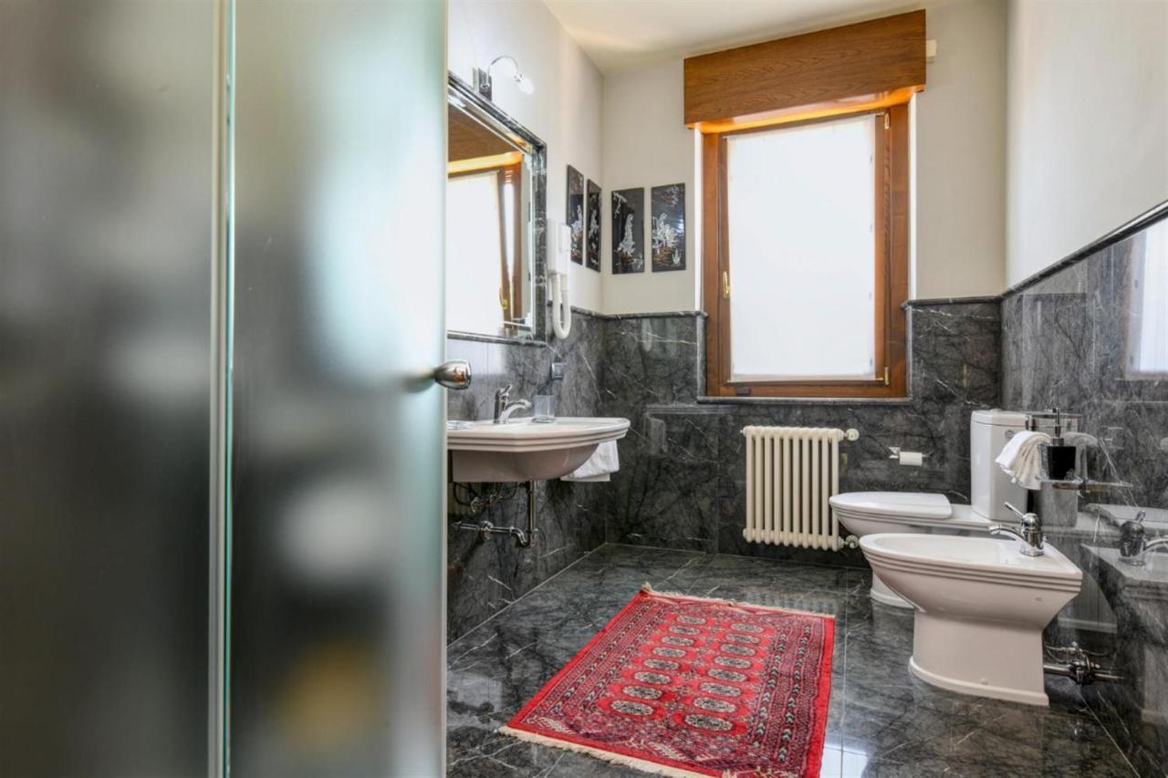 Private Luxury Villa With Pool モニーガ・デル・ガルダ エクステリア 写真