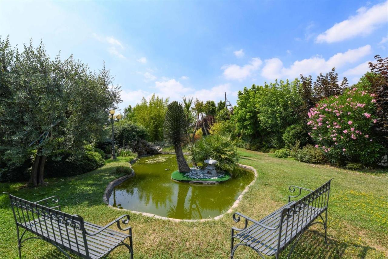 Private Luxury Villa With Pool モニーガ・デル・ガルダ エクステリア 写真