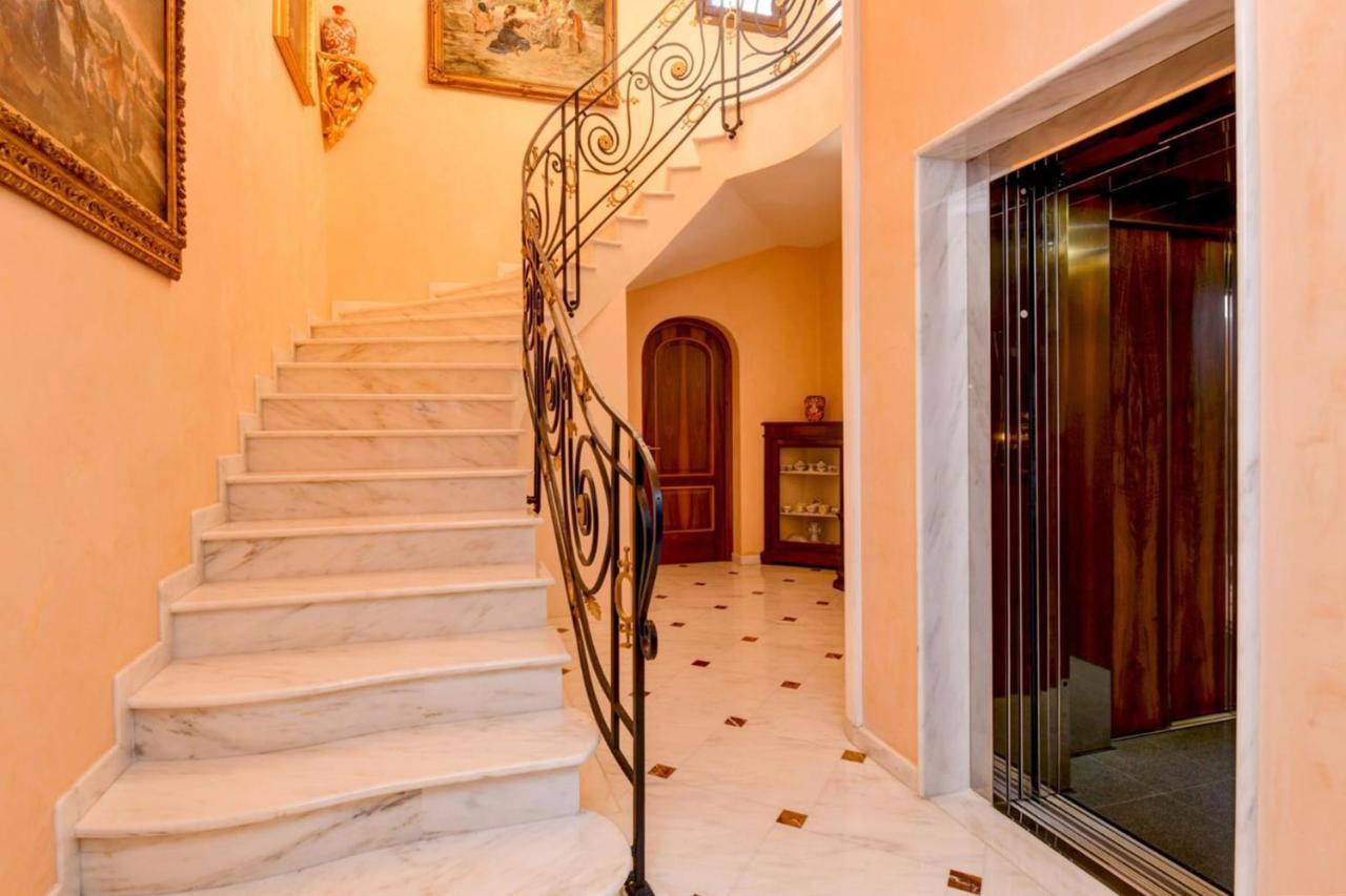 Private Luxury Villa With Pool モニーガ・デル・ガルダ エクステリア 写真
